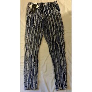 Pretty Little Thing Flare Jean - Size: 8 - Washed Blue - PrettyLittleThing New